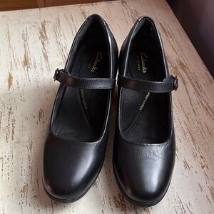 Clarks Women's Shaya Jane Black Leather Mary Janes, 7.5 W, 2.5 inch heel.